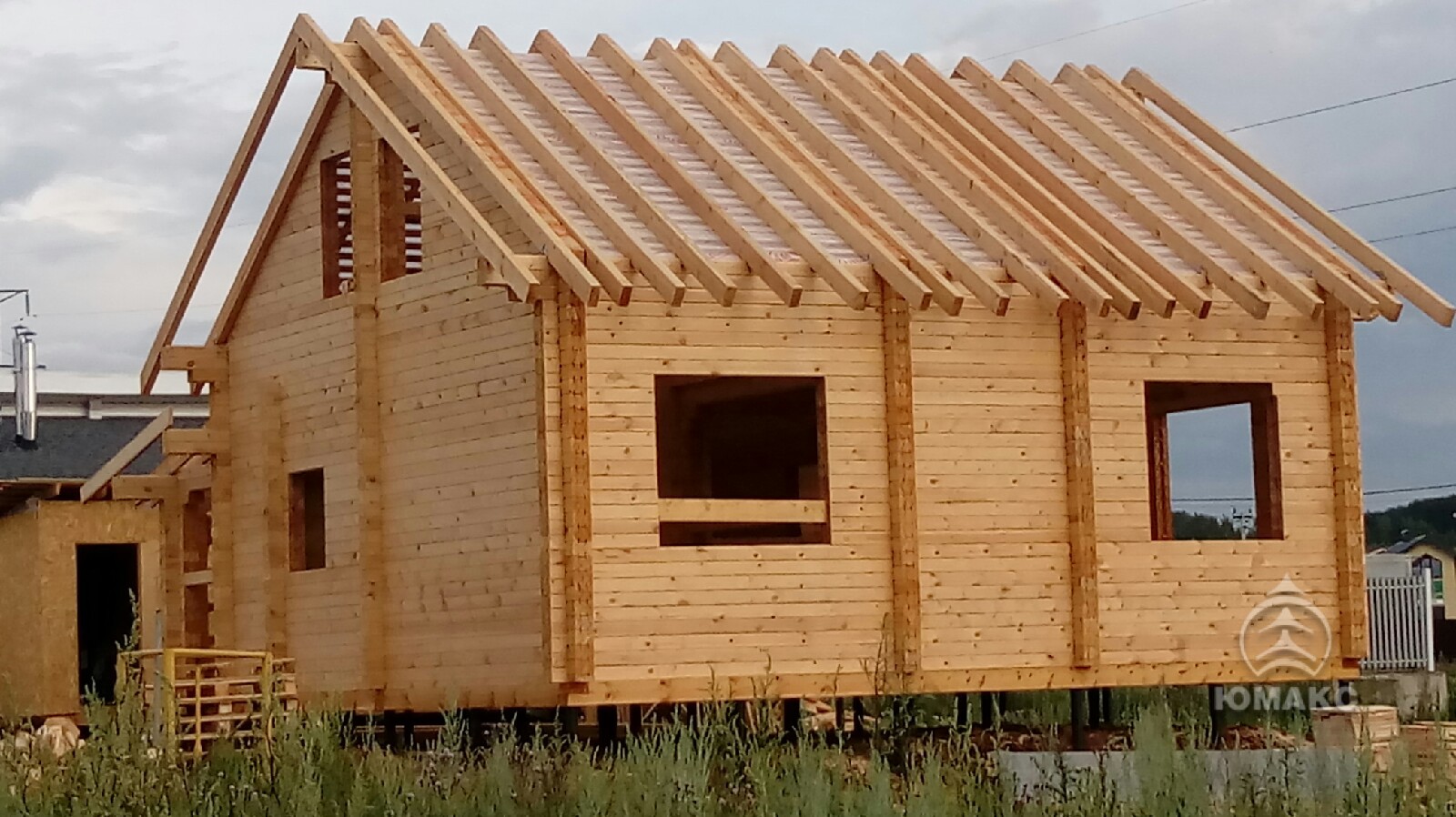 дом из профилированного бруса в сборе